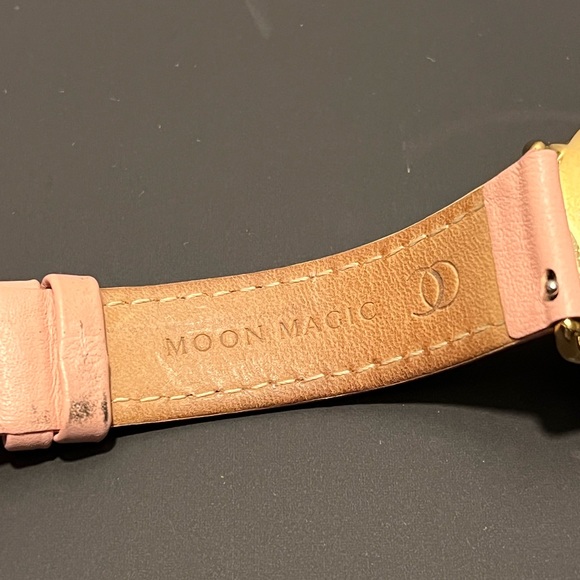 Pink watch - Picture 2 of 7